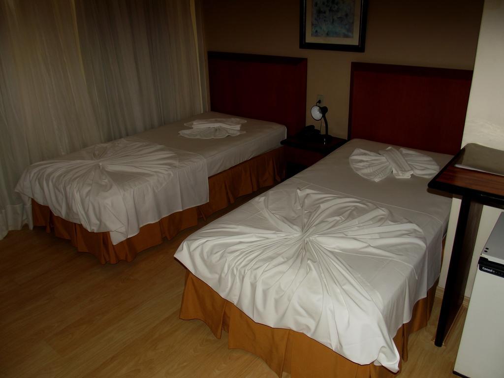 Geneviee Palace Hotel Ponta Grossa  Pokoj fotografie